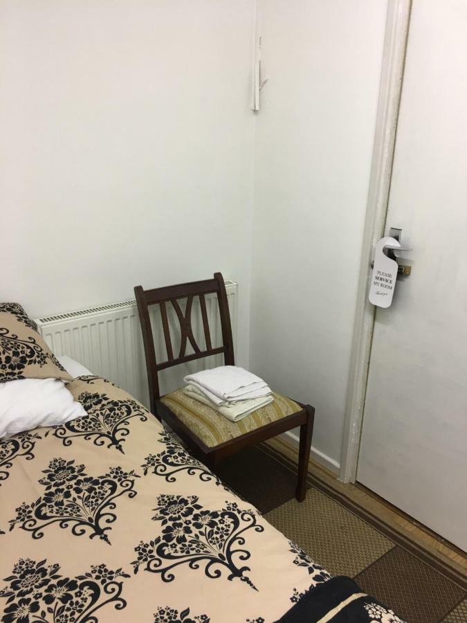 Travelling Stop Apartment Swindon Exterior photo